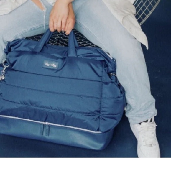 NEW Itzy Ritzy Dream Weekender Overnight Carryon Diaper Travel Bag in Midnight - Picture 9 of 11